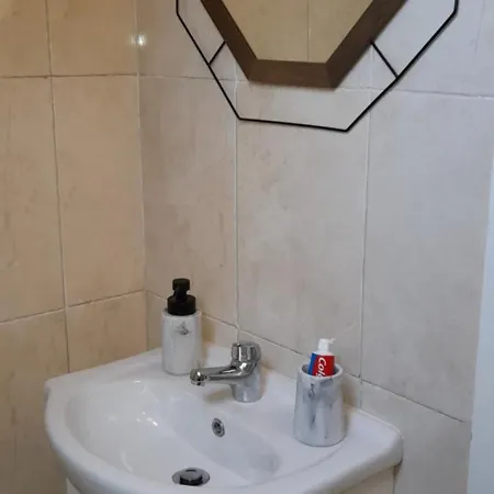 Homestay Double Bed In Loft Space With En *